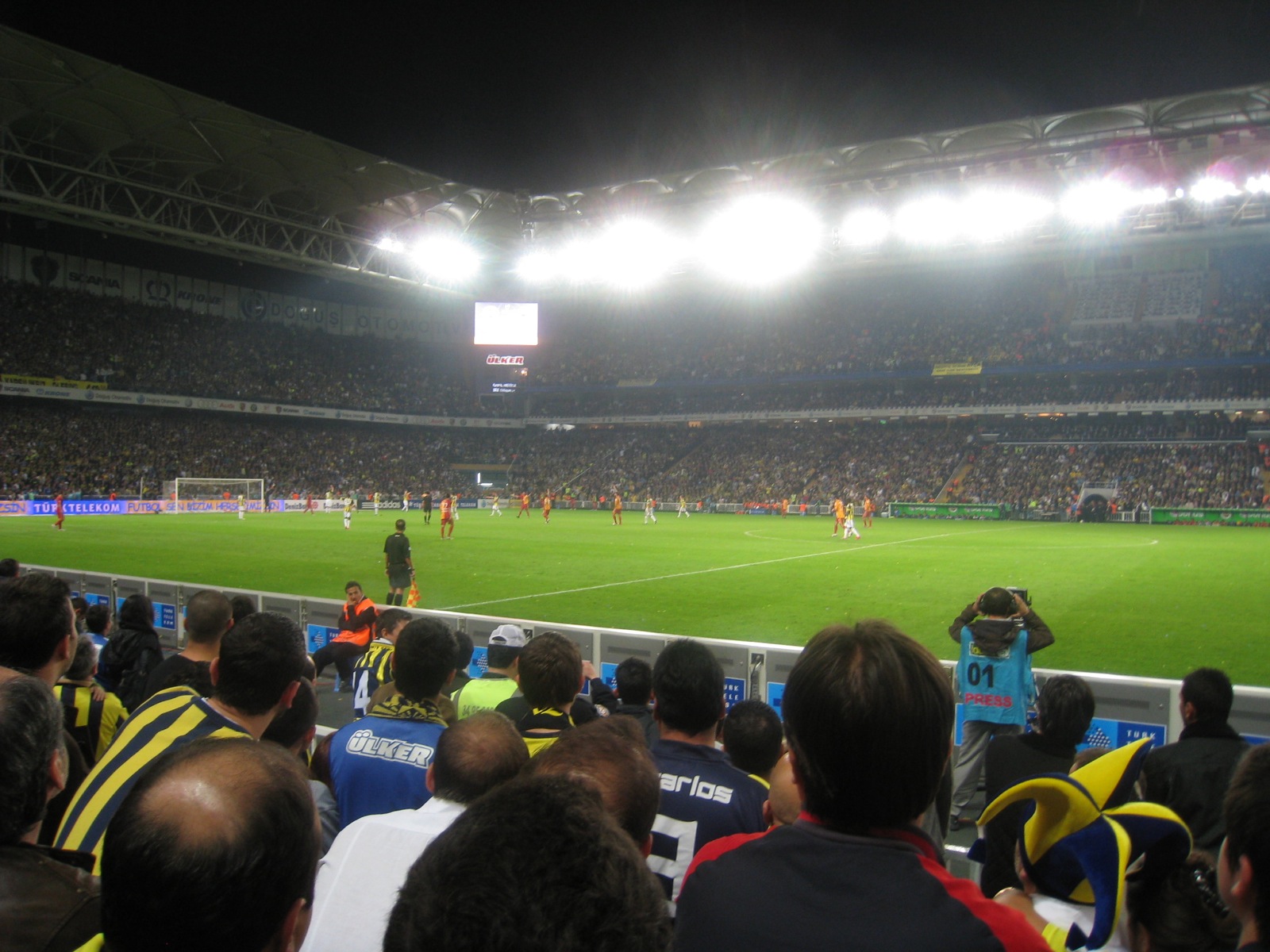 24 Ekim 2010’daki golsüz derbide iki takımın futbolcuları sahada
