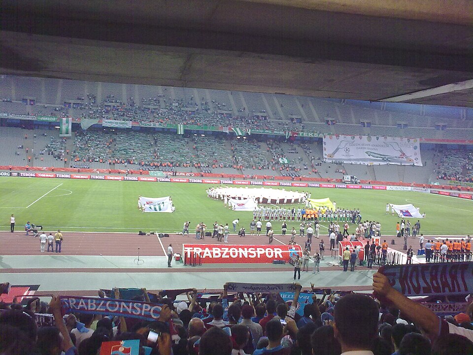 Lig şampiyonu Bursaspor ile Türkiye Kupası sahibi Trabzonspor · Süper Kupa, 7 Ağustos 2010