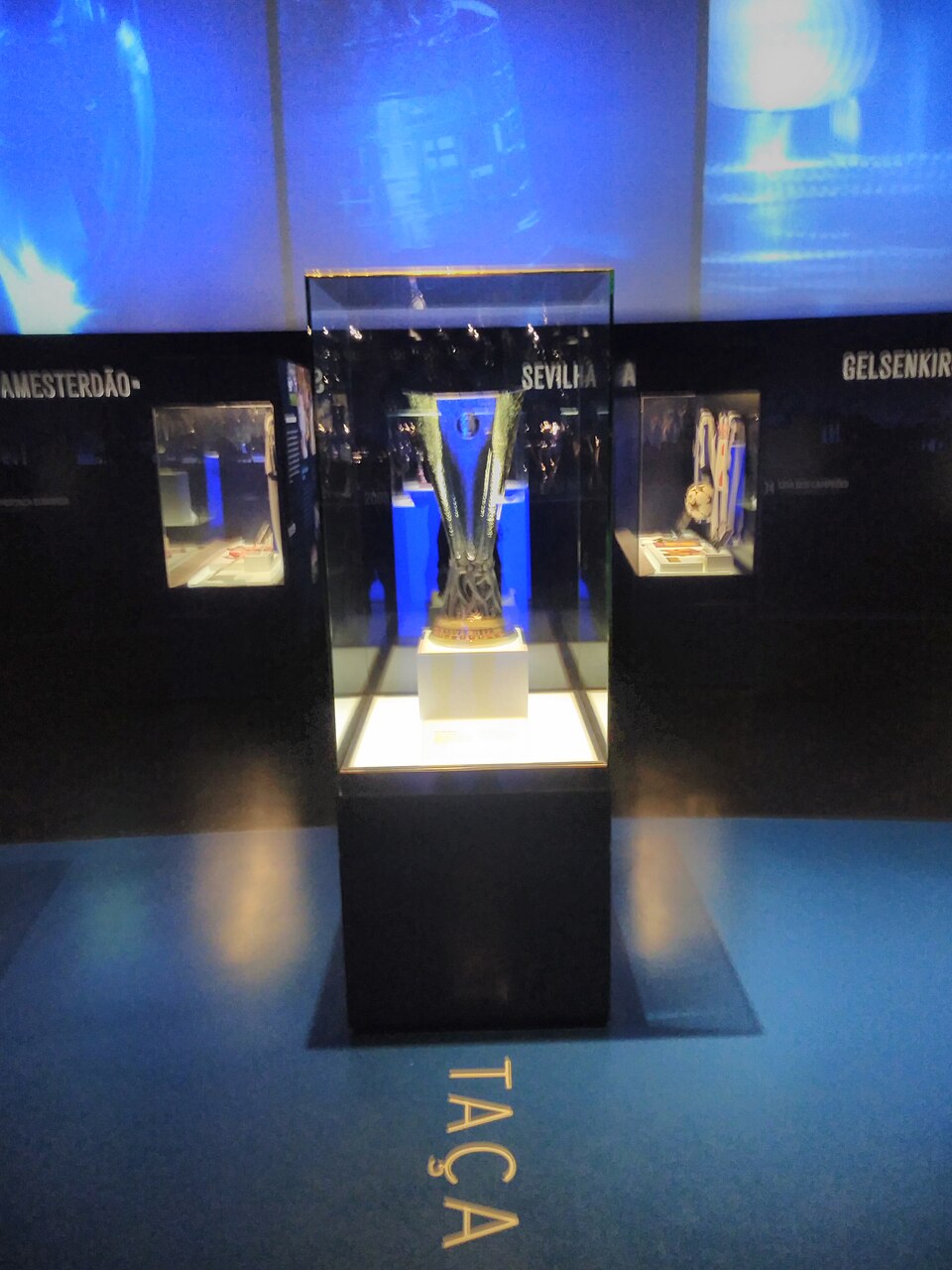 Porto Müzesi’nde sergilenen 2003 UEFA Kupası